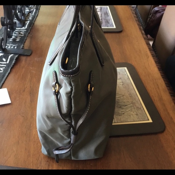 (Used) Prada tote. Dark green. Slight discoloration - Picture 6 of 10